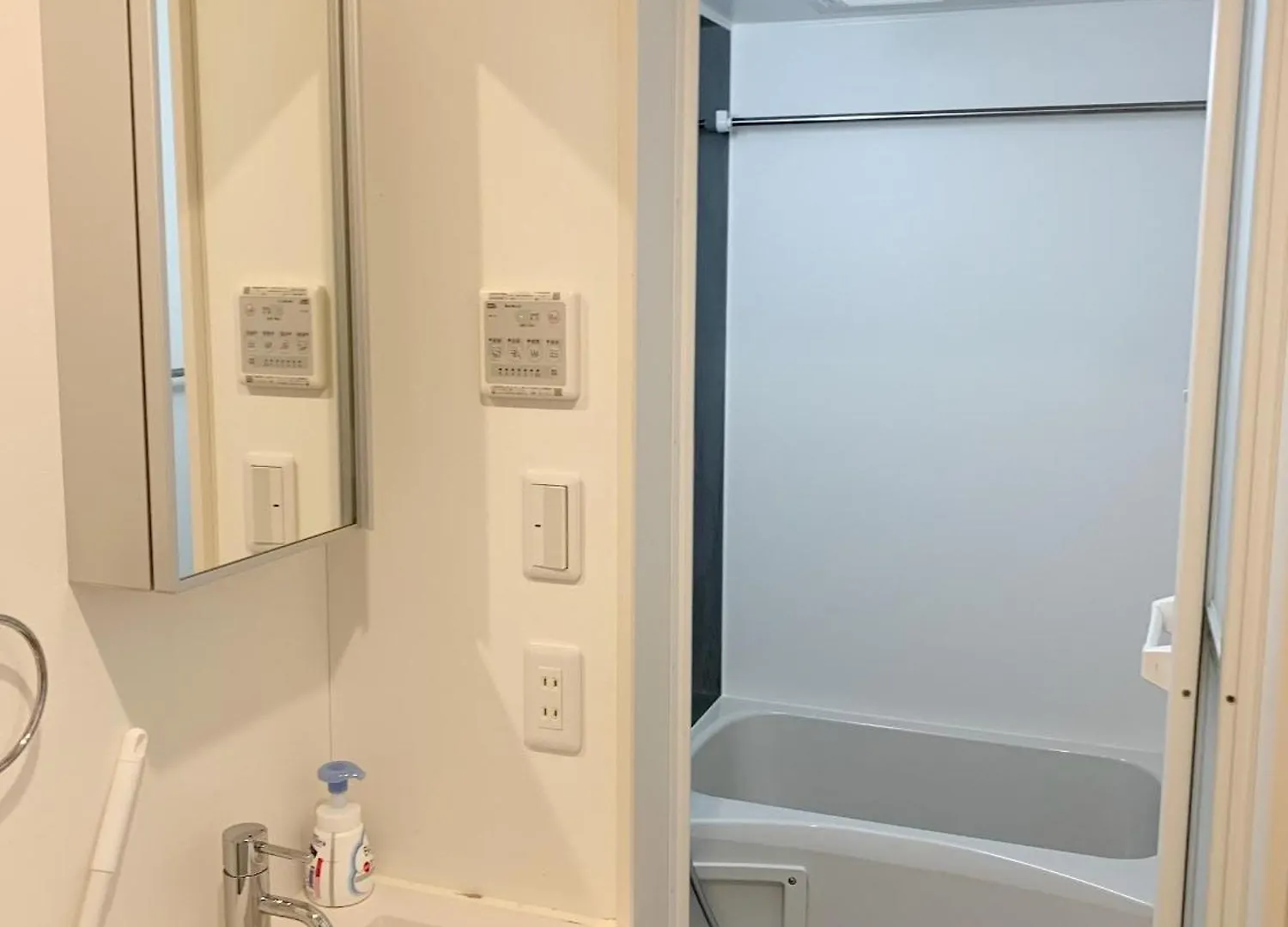Apartman Shinjuku新宿近新建公&干湿分离&智能马桶&浴室烘干机能&高速无限制网路&最近地铁步行8分钟be102 Tokió